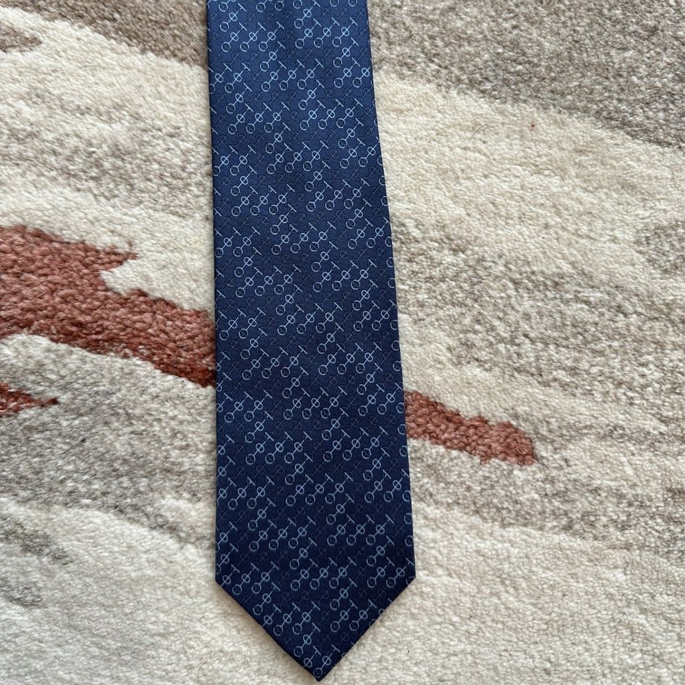 New without tags Hermes 100% Silk Infinity Logo Pattern Tie Sky Blue